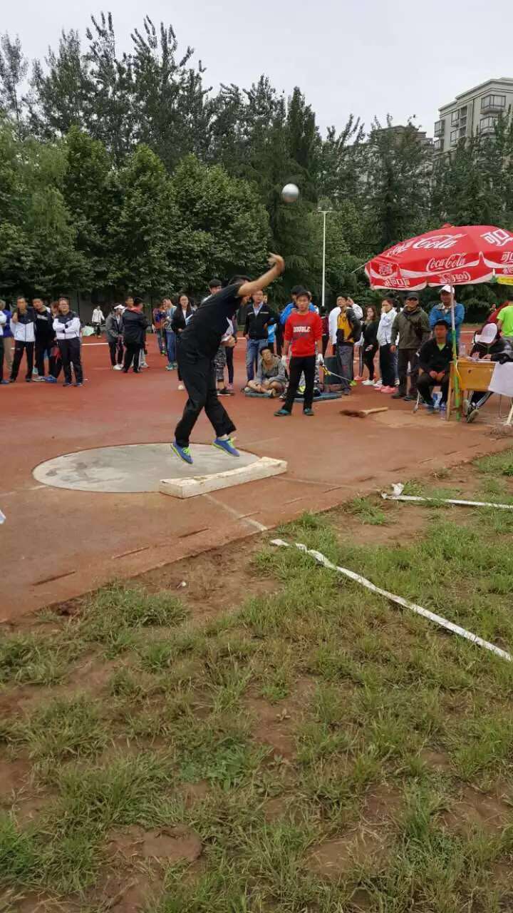 男子铅球决赛现场
