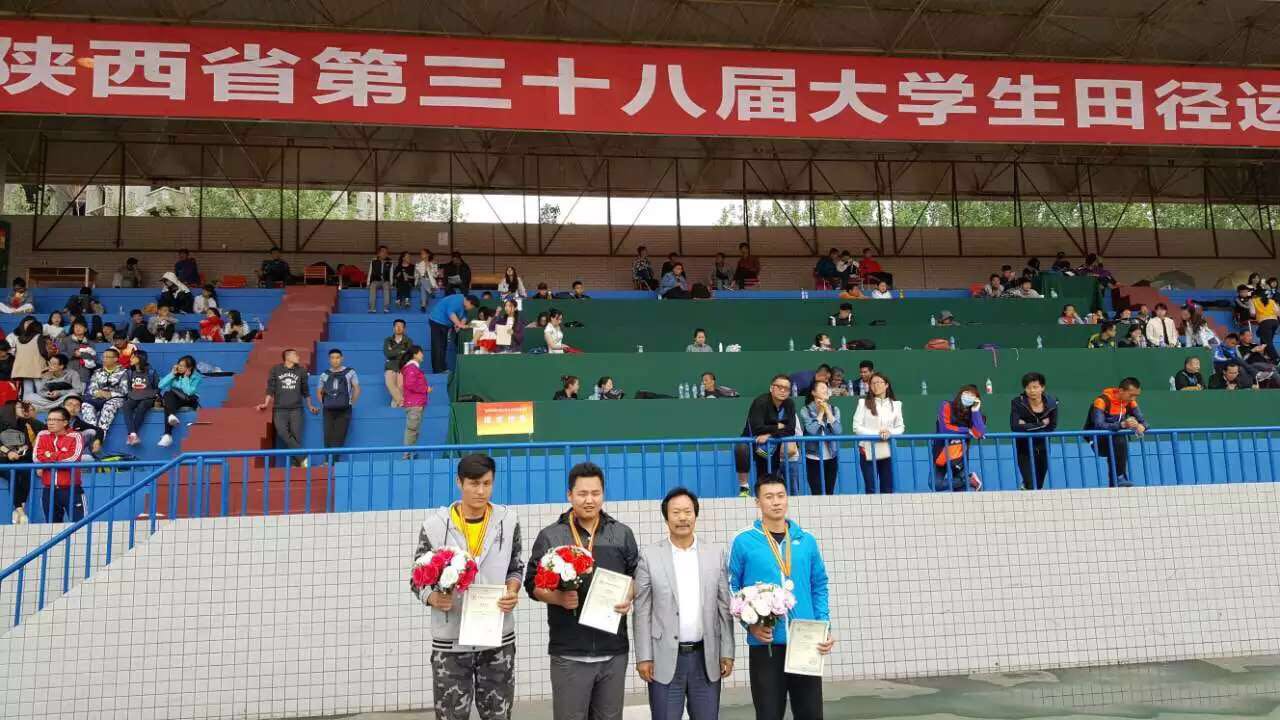 刘万斌部长与获奖队员合影