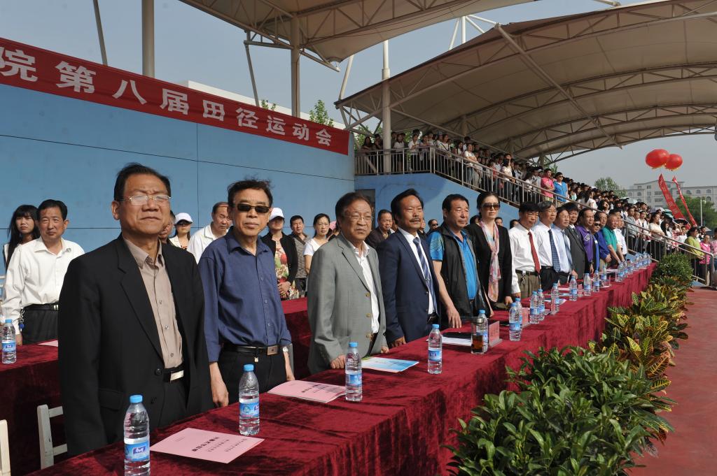 升国旗,奏国歌